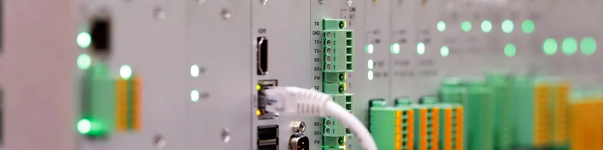 Sistema de automatización en pleno funcionamiento - Control inteligente de infraestructura eléctrica